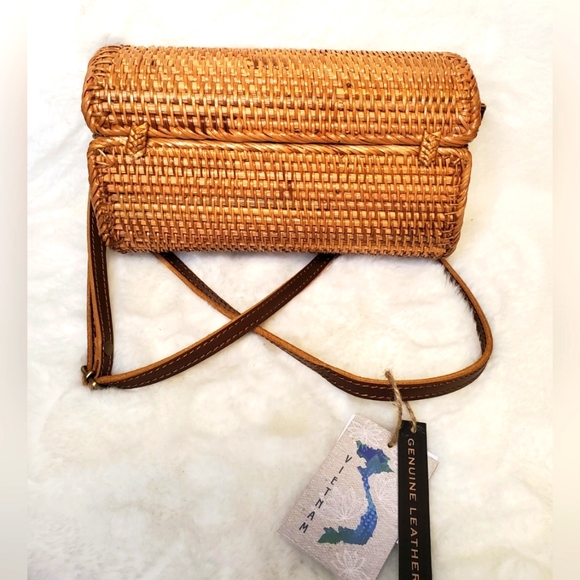 Vietnam Genuine Leather Handcrafted Straw Rattan Crossbody Purse - Picture 3 of 9